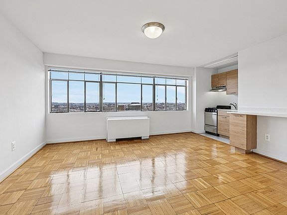 4th image of 1930 Columbia Rd NW #108