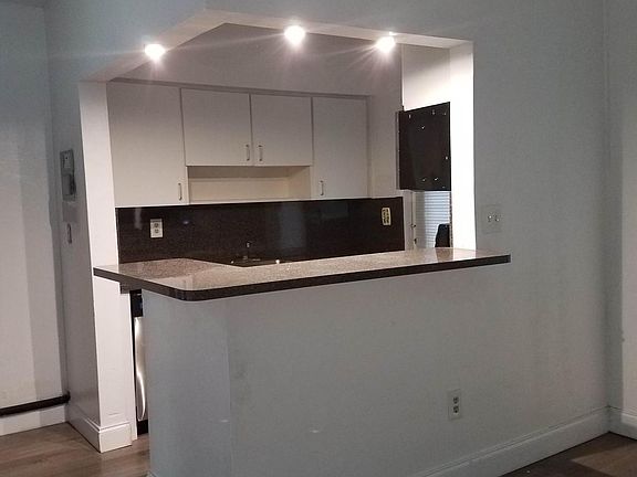 5th image of 544 Michigan Ave APT 1