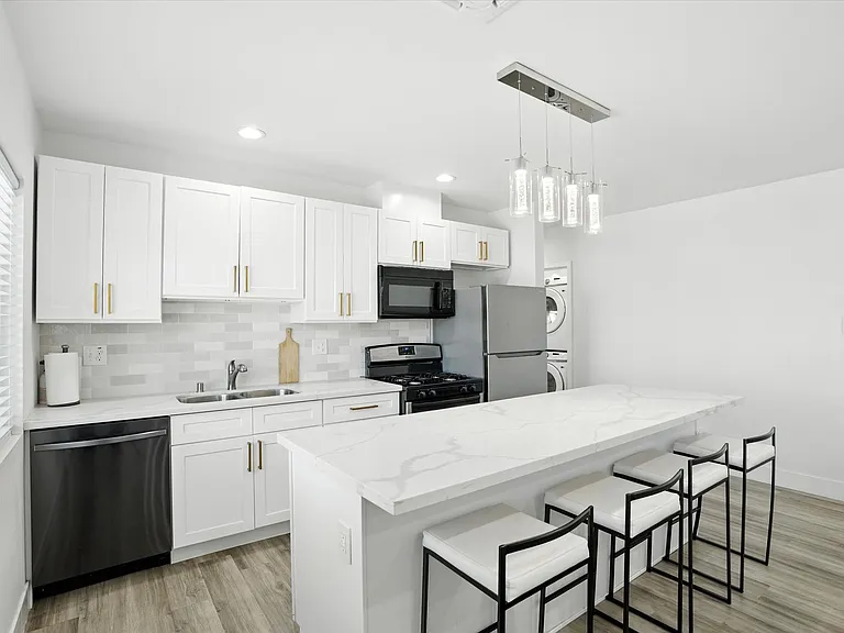 2134 Santa Fe Ave — Photo 7