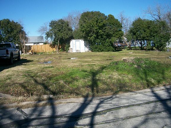 3rd image of 206 W Live Oak St