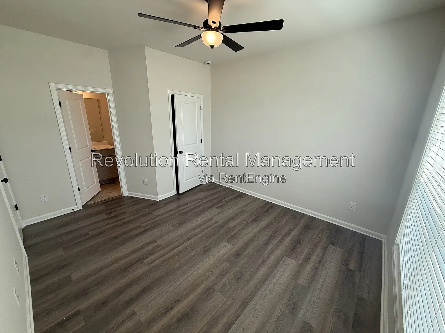3 bed, 3.5 bath, 1919 sqft, $2,100 — Photo 4