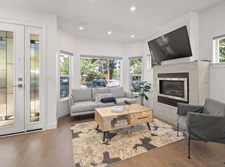 425 Oswego St, Victoria, BC V8V2B8