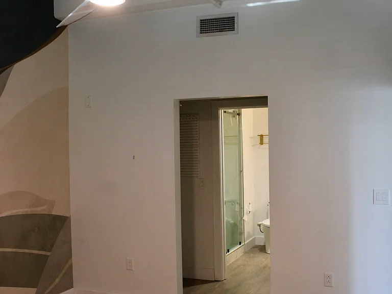 1661 Riverside Ave #210 — Photo 8