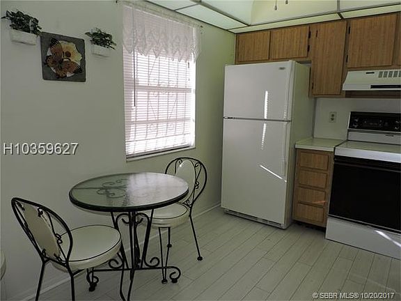 2nd image of 1025 SE 4th Ave APT 208
