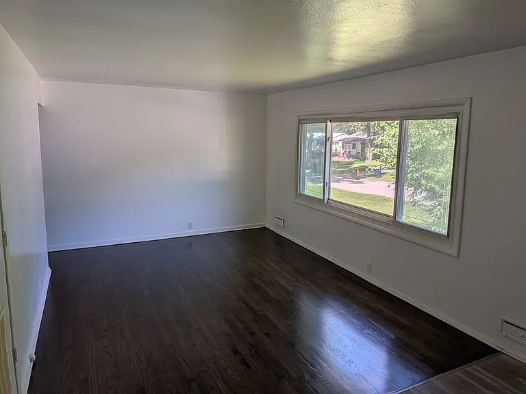 10810 Cambridge Ave — Photo 3