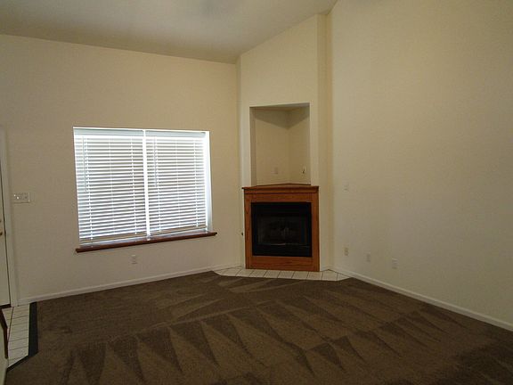 4th image of 1725 Louise Cir