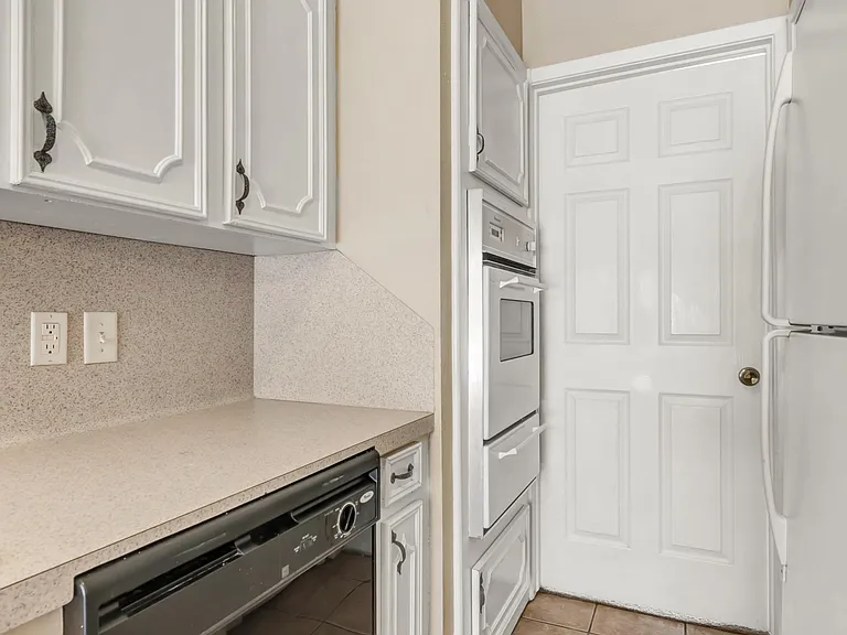 1118 Berkeley St — Photo 11