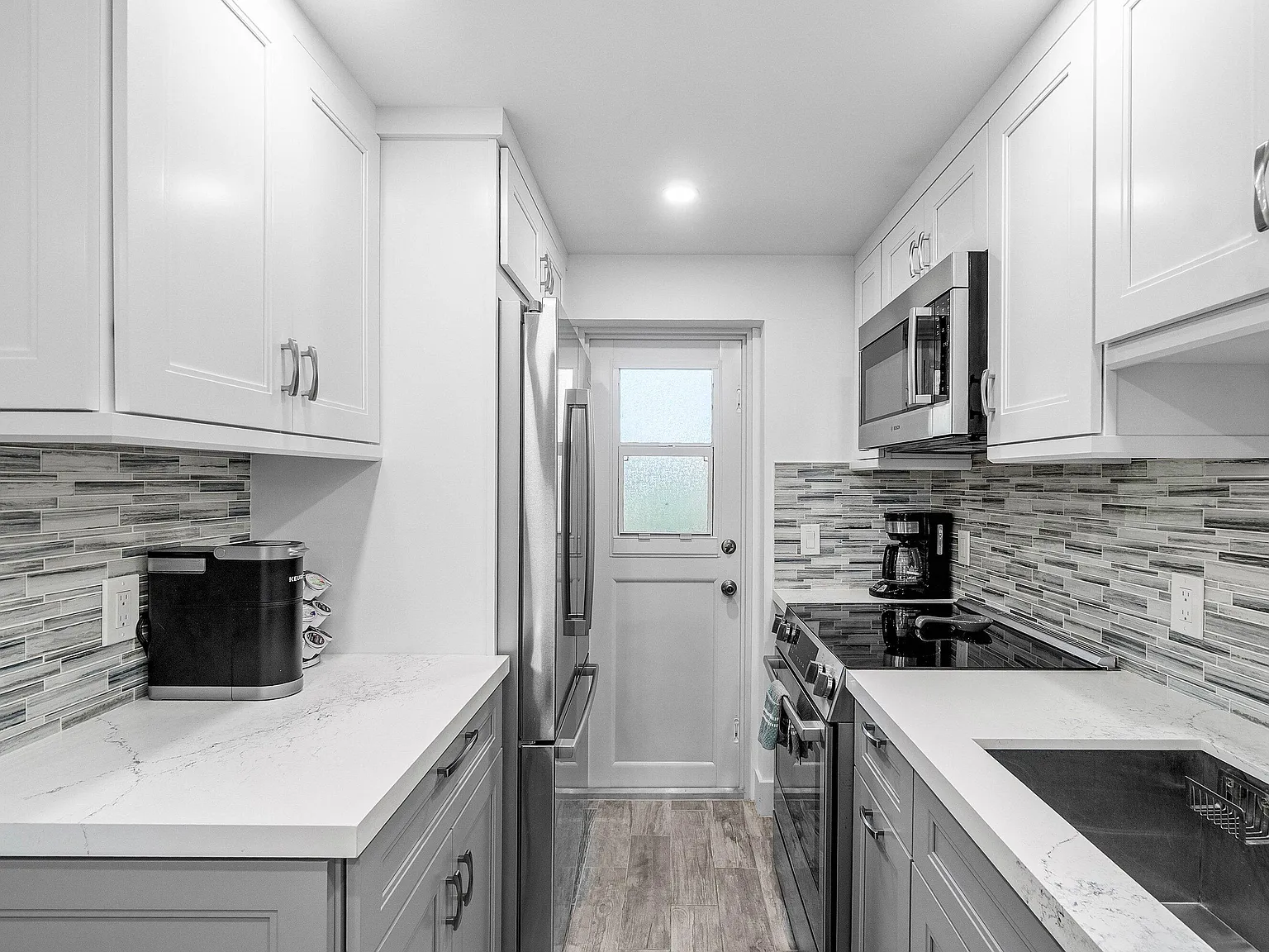2 bed, 2.0 bath, 984 sqft, $2,500 — Photo 2