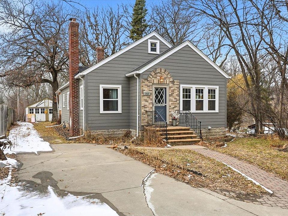 1st image of 3029 Fairview Ave N