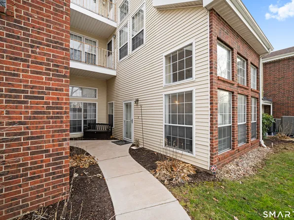 211 Carriage Crossing Ln 211, Middletown, CT 06457