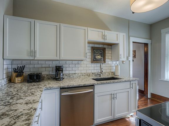 5th image of 3507 Dewey Ave #3507