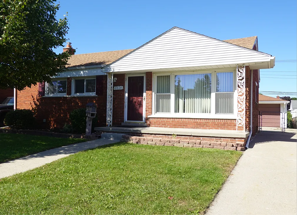3 bed, 985 sqft, $1,700 — Photo 1