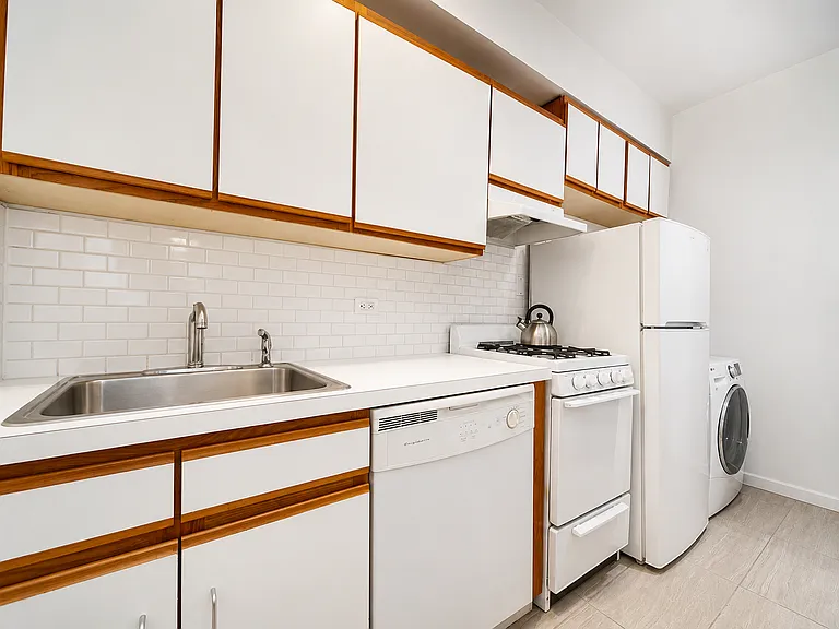 51 W 88th St #1C — Photo 4