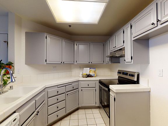 3rd image of 5805 Oak Bend Ln Unit 202