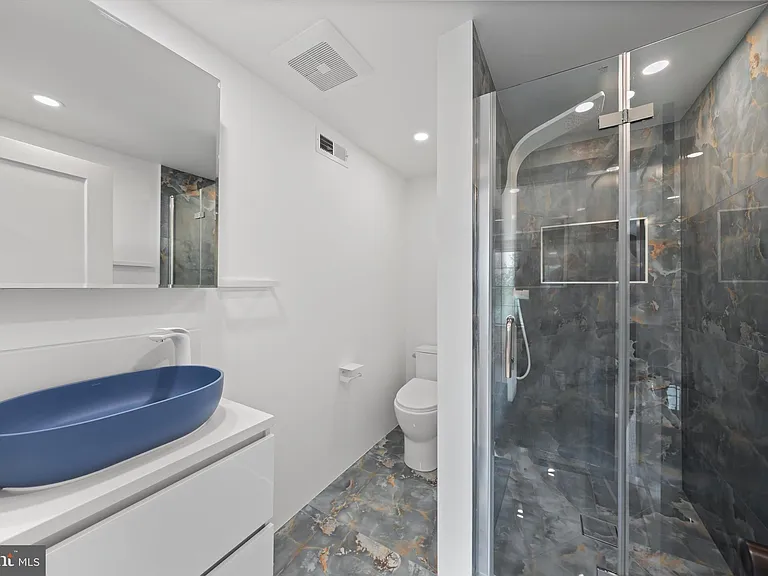 1525 35th St NW — Photo 31
