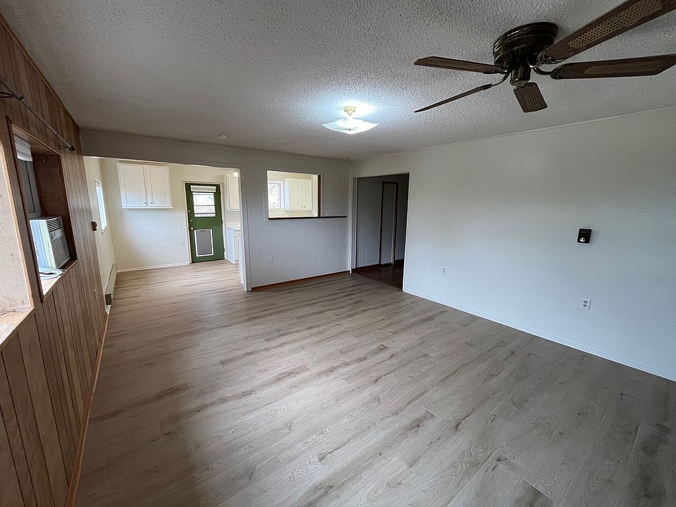 Another overview photo. Hallway to bedroom and bathroom to the right