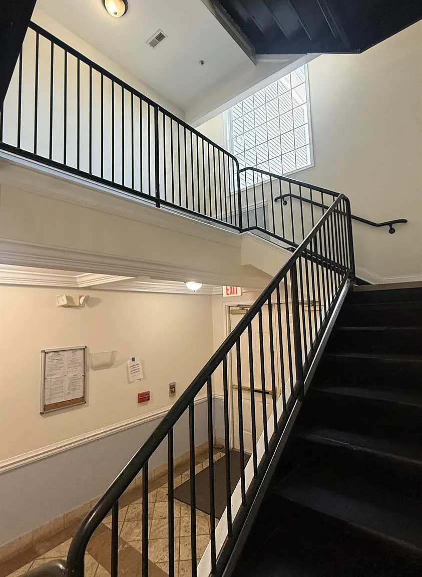 3 bed, 2.0 bath, 1380 sqft, $3,100 — Photo 3