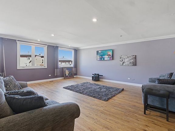 3rd image of 1050 N Milwaukee Ave #2FG
