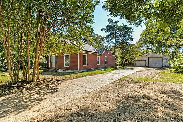 226 E Jerden Ln — Photo 2
