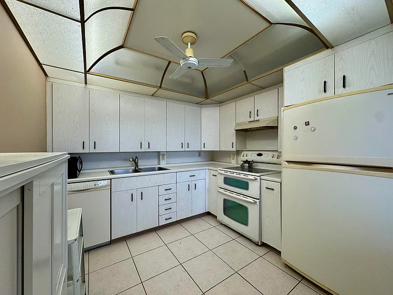 4019 Lincoln Pl #A — Photo 9