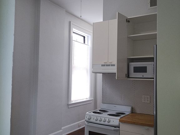 3rd image of 309 E 13th St APT 8