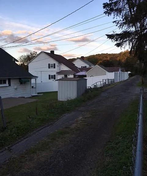 77 Campbell Ave — Photo 13