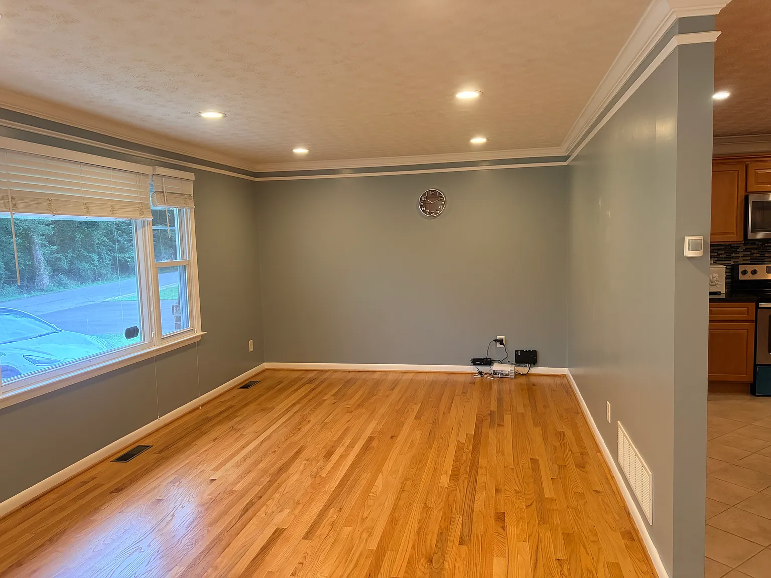 5 bed, 2408 sqft, $2,900 — Photo 3
