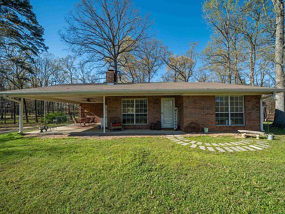 3rd image of 590 Heritage Dr