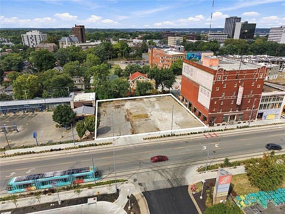 2nd image of 3260 Main St