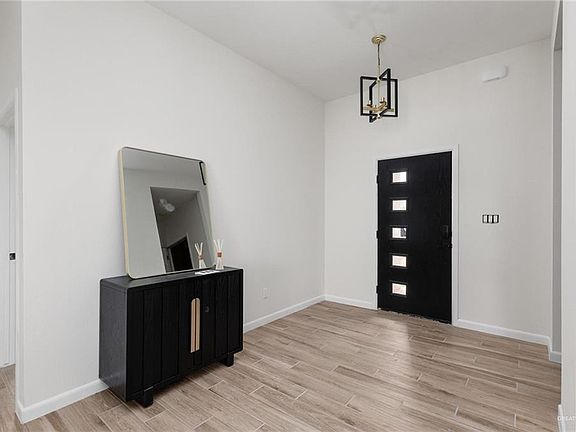 5th image of 2120 Zinnia Dr