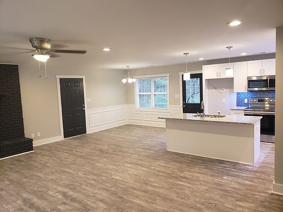 4th image of 891 Ray Dr NW