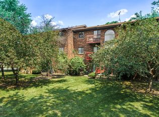 720 Inland Cir APT 302, Naperville, IL 60563