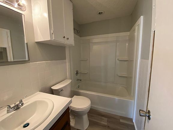 5th image of 1000 E Crafton St