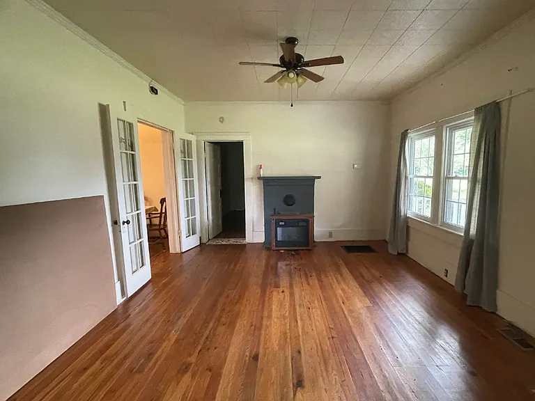 46 E Calhoun St — Photo 3