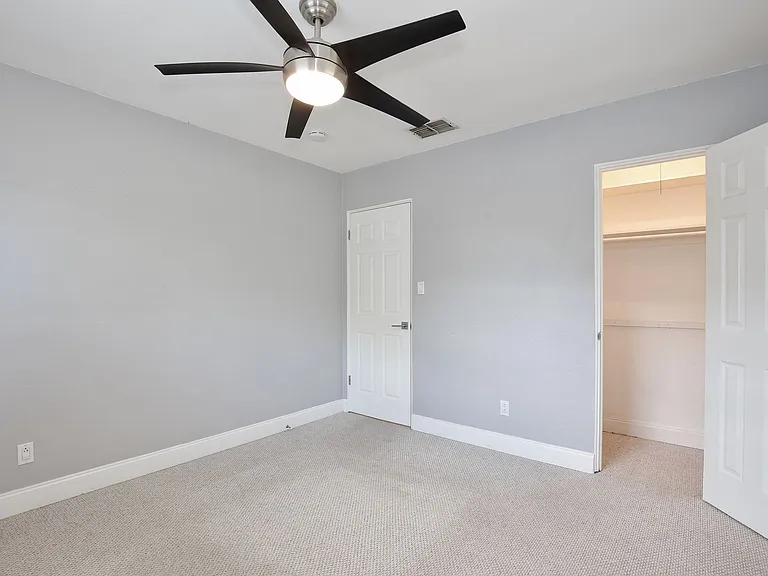 2401 Albert Lee Pkwy — Photo 14