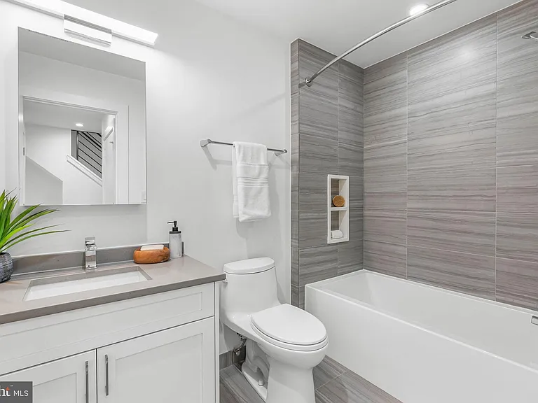 237 N 23rd St #1 — Photo 36