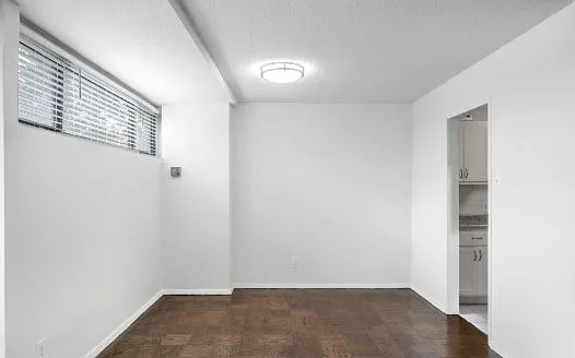 Calvert House Apartments — Photo 8