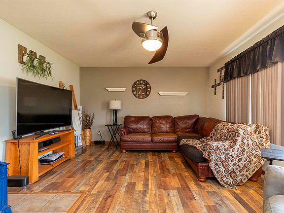 5th image of 10421 Pleasant Valley Ct