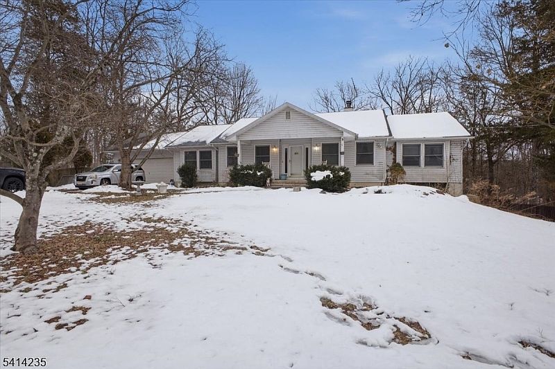 1st image of 142 N Locust Lake Rd