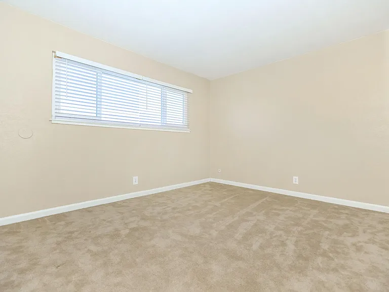 4401 Central Ave — Photo 76