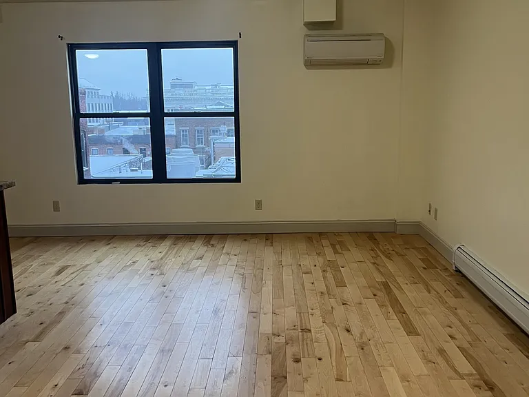 191 College St #401 — Photo 4