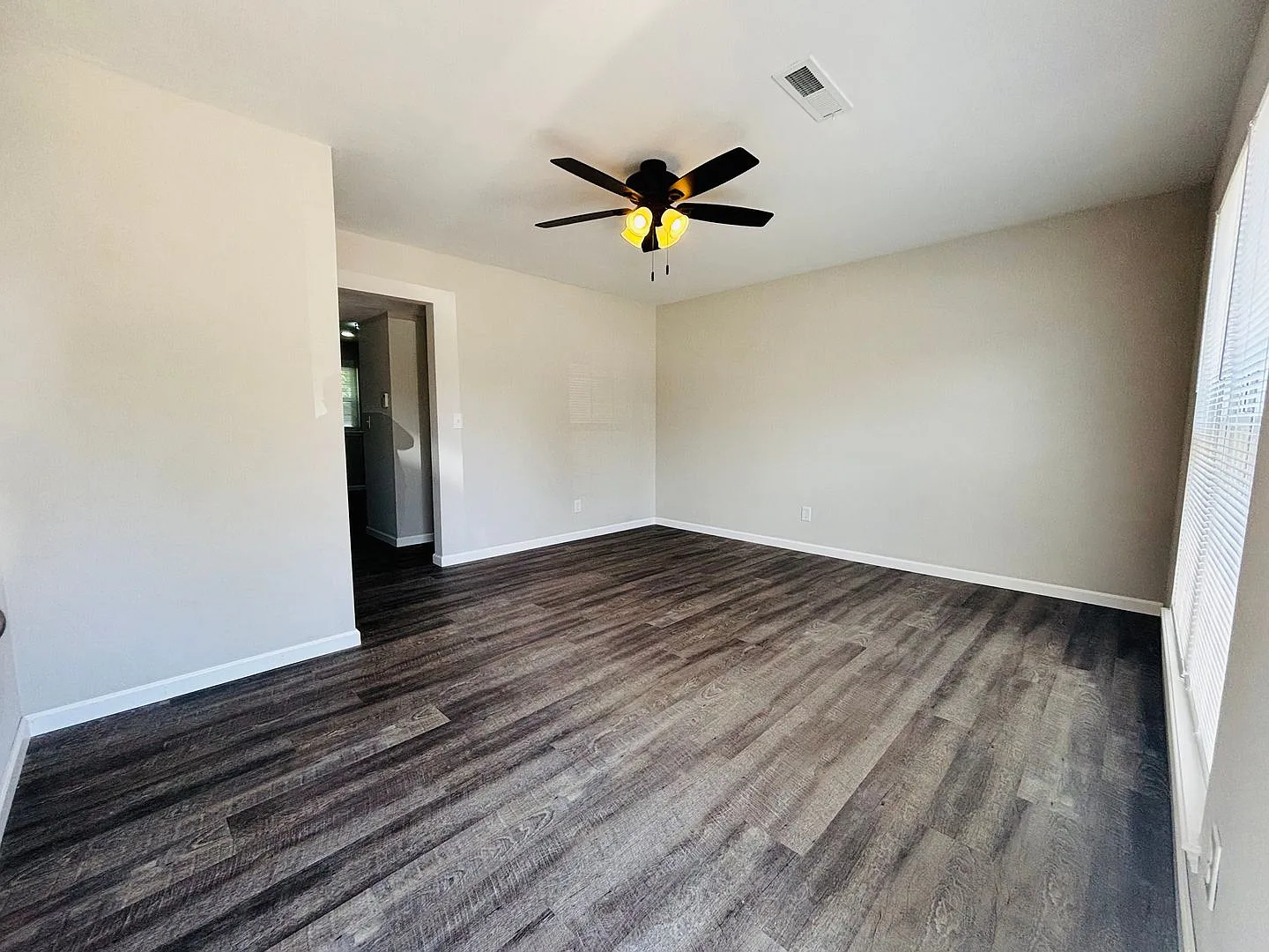 Beautiful Remodeled 2 Bedroom 1.5 Bath Townhome — Photo 4