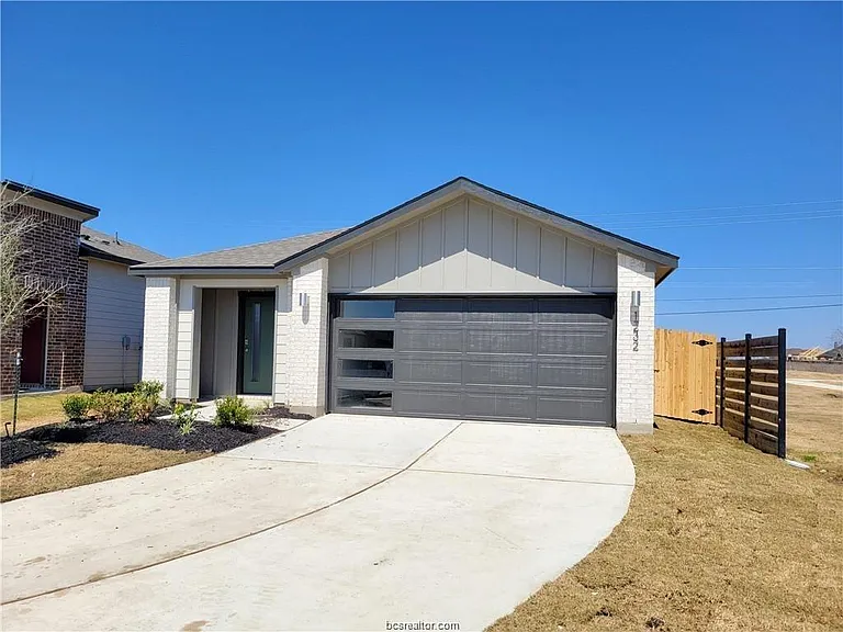 1232 Amistad Loop — Photo 2