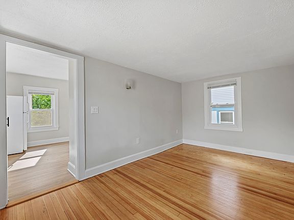 4th image of 115 Hamilton Ave #B