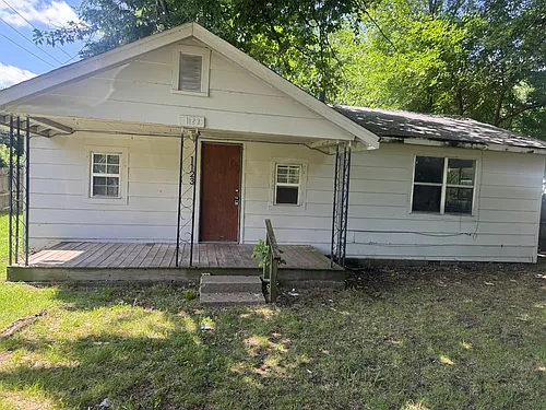 1123 McCloud St Photo 1