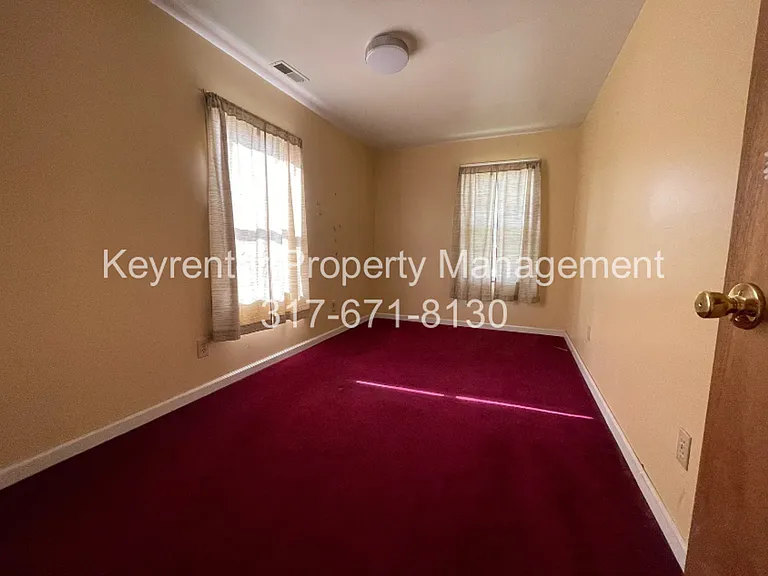 1027 E 4th St — Photo 9