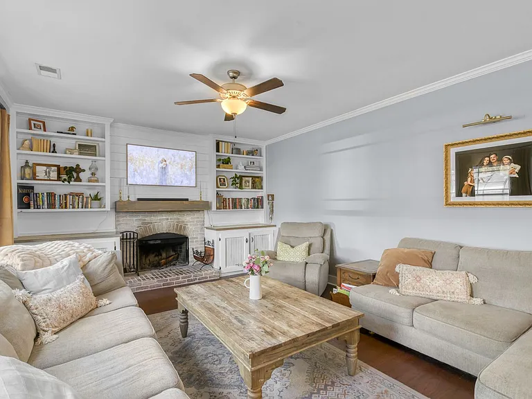 324 Frontier Cir — Photo 6
