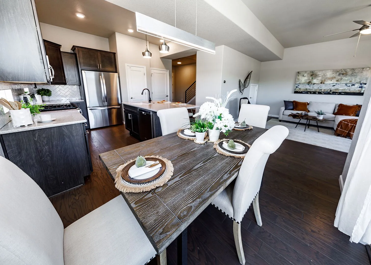 Luxury End Unit Townhome in Flying Horse — Photo 3