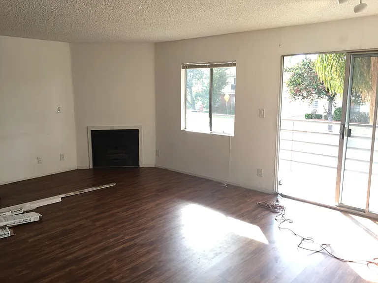 5320 Whitsett Ave #8 — Photo 53