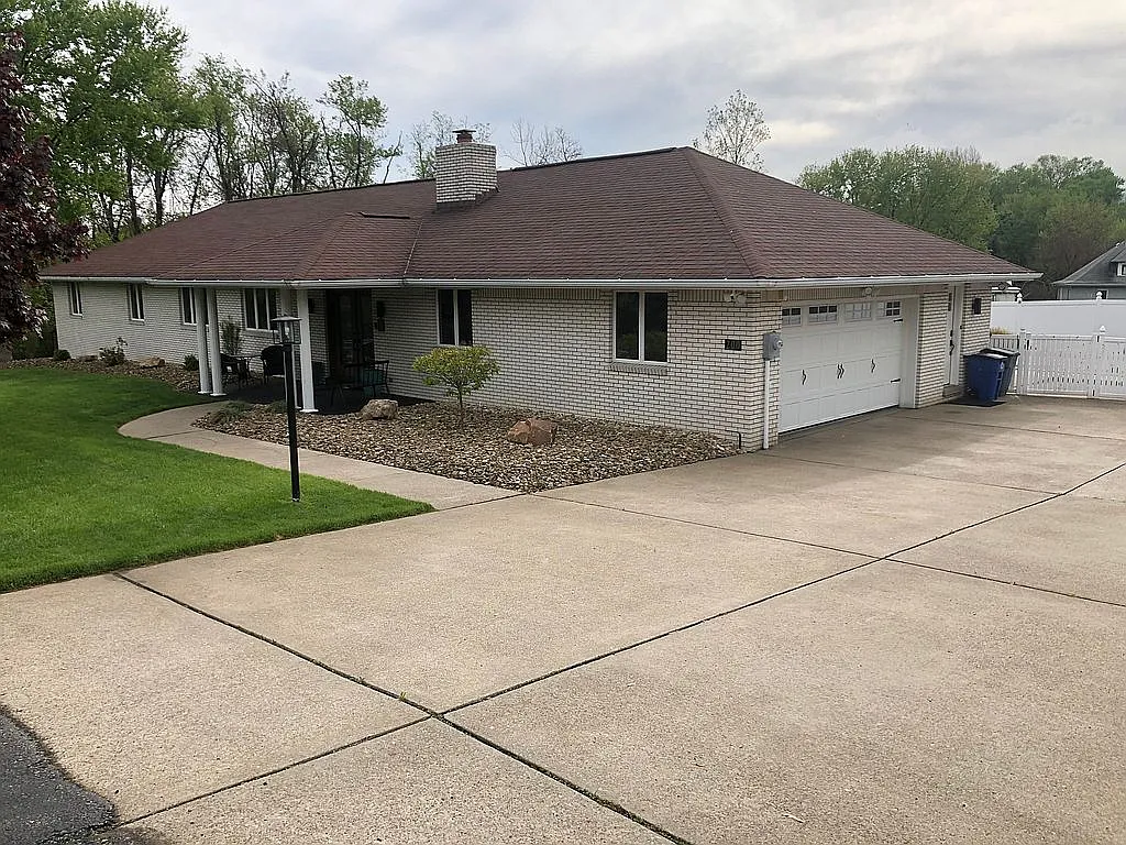 200 David Dr photo 1